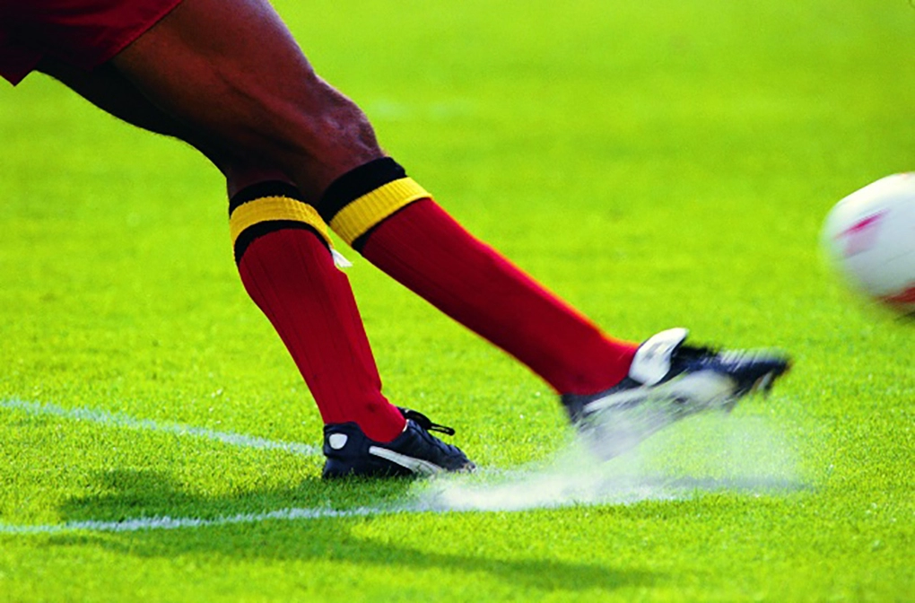 Rumput Buatan Olahraga Sepak Bola Tahan UV Tinggi