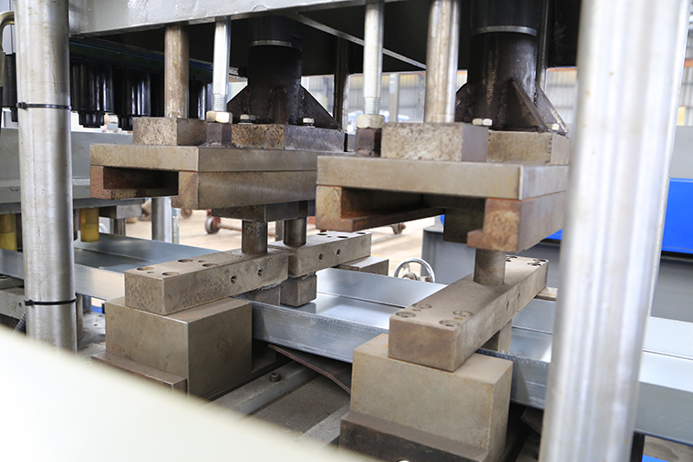 Mesin Roll Forming Stud dan Track