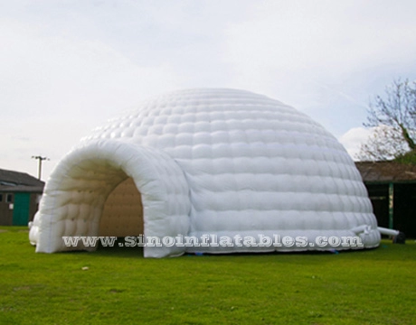 50 orang 10 meter tenda igloo tiup raksasa putih dengan terowongan pintu masuk yang terbuat dari terpal pvc yang bersinar