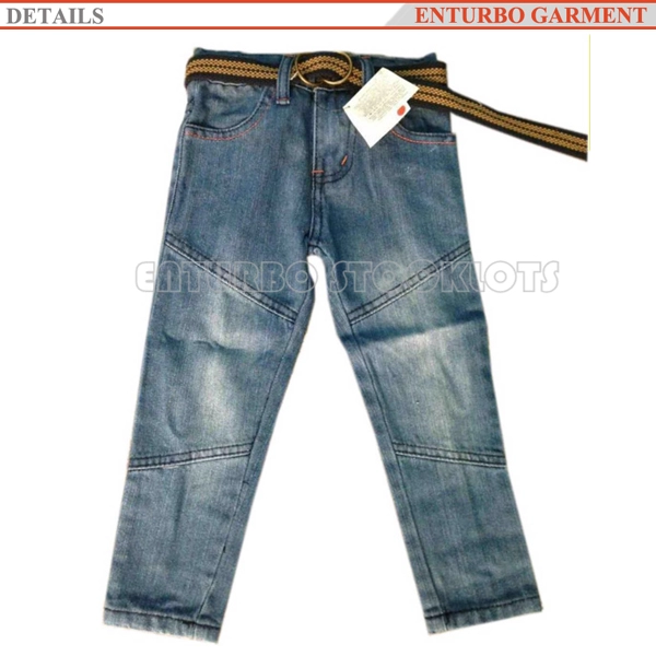 Jeans anak kecil dengan ikat pinggang