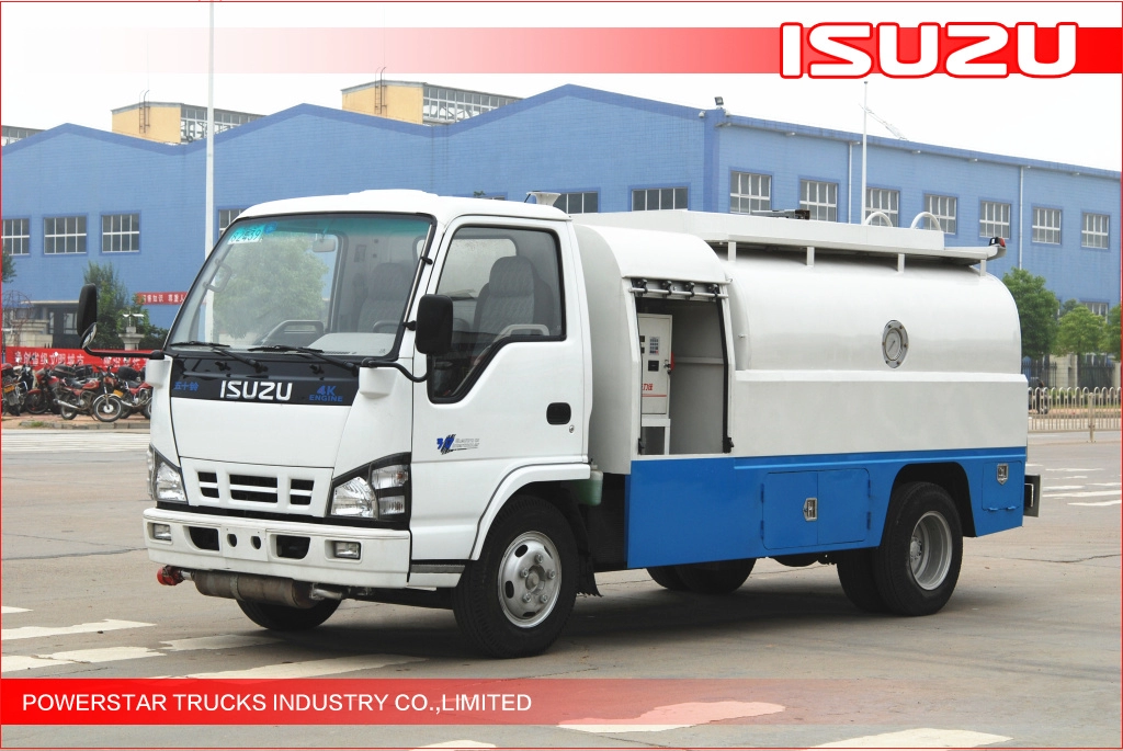 4000L Isuzu Fiscal Refuel Tank Truck untuk Pengiriman Bensin / Diesel Ringan