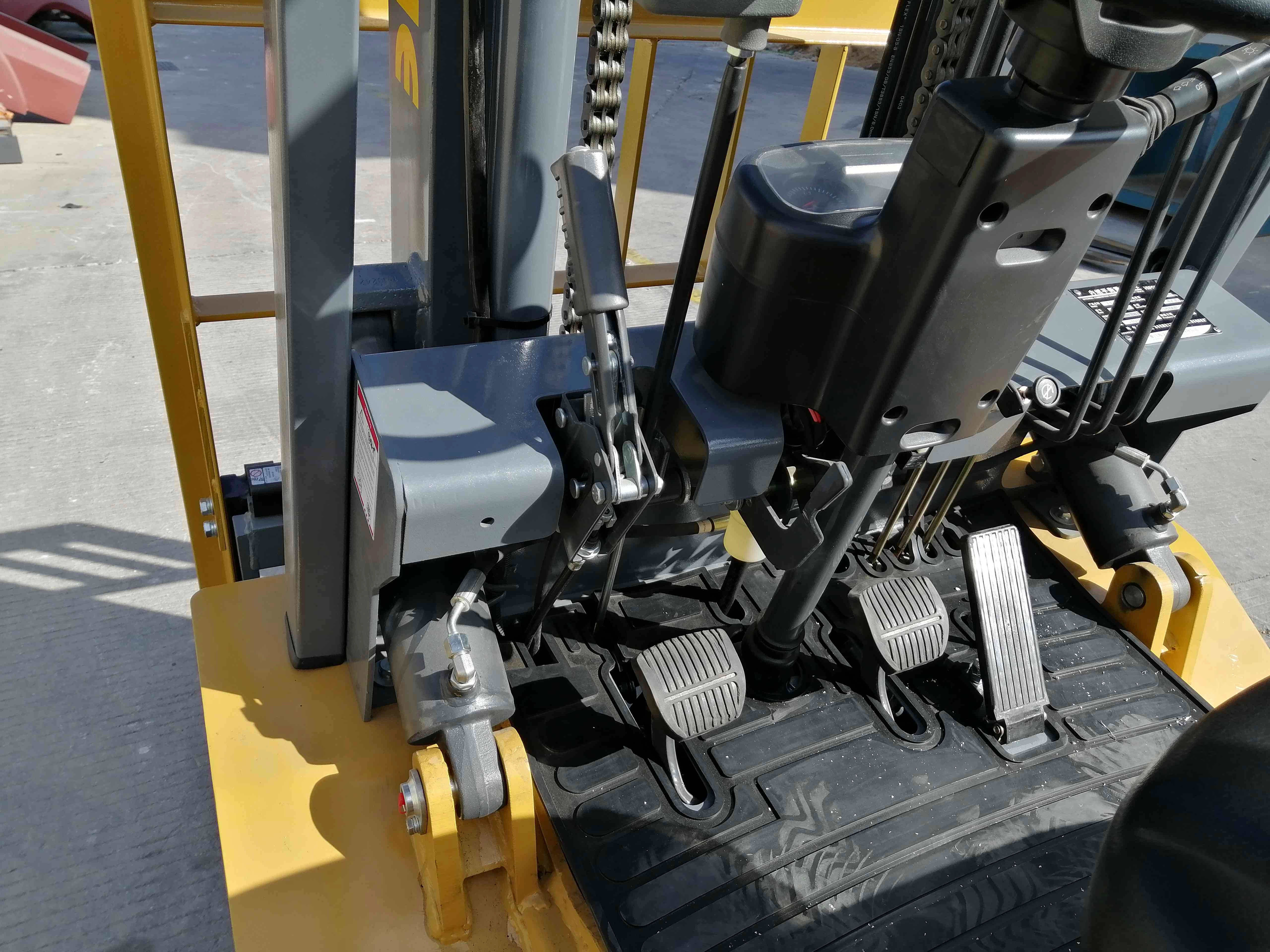 Forklift Diesel 4 ton dengan Transmisi Hidrolik