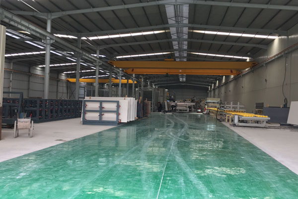 Compact quartz manufacturing plant