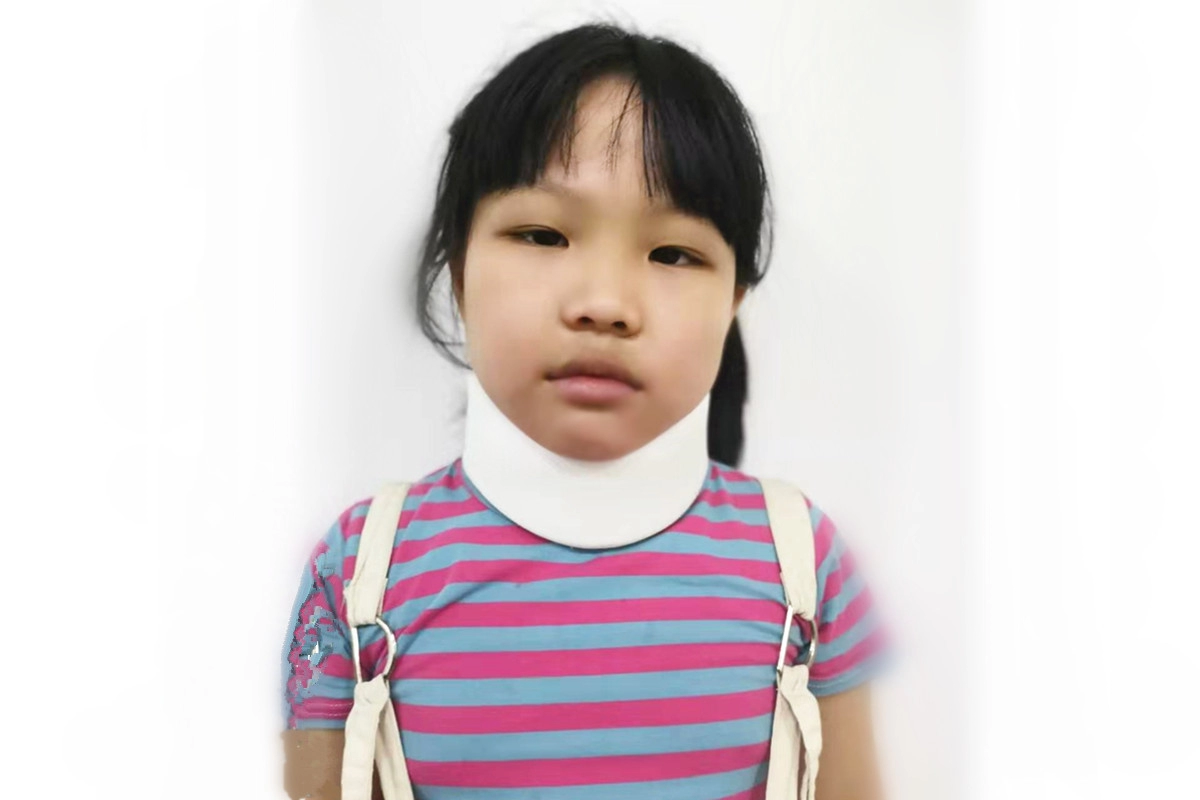 Penjepit leher lembut pediatrik Kerah serviks ortopedi untuk anak-anak muda dengan busa yang nyaman