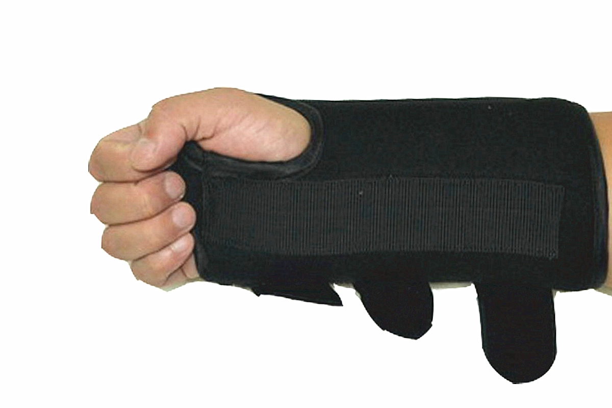 Kompresi Carpal Tunnel Wrist Brace Belat yang dapat disesuaikan Tidur Nyaman untuk Bantuan Tangan