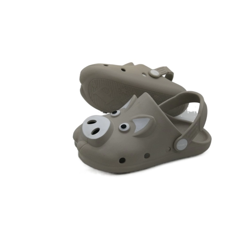 Sepatu anti-slip bakiak anak babi desain