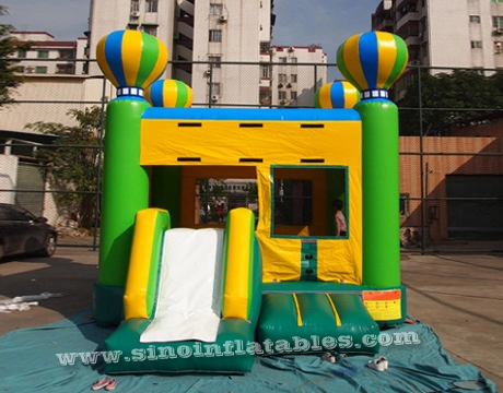 4 balon besar anak-anak tiup combo goyang kastil dengan slide yang terbuat dari terpal pvc terbaik